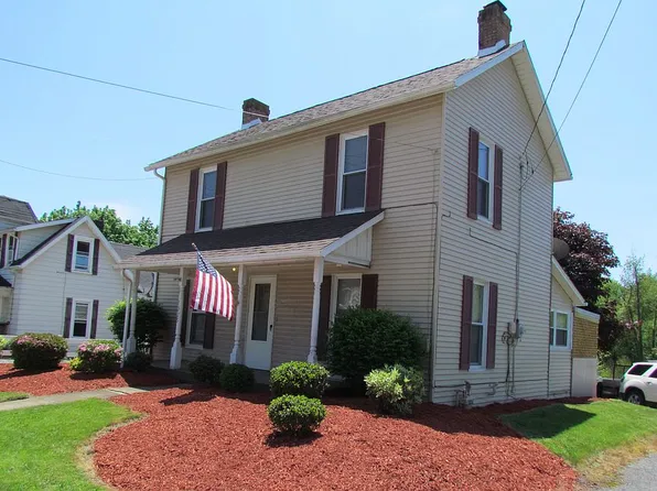 1025 Main St, Volant, PA 16156