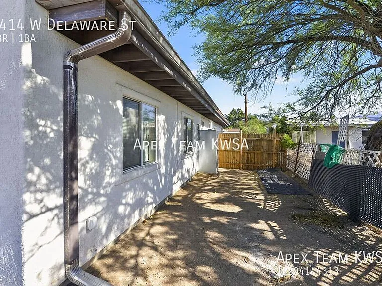 1414 W Delaware St — Photo 1
