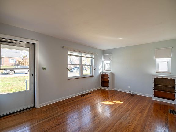 5th image of 17 Woodland Ave