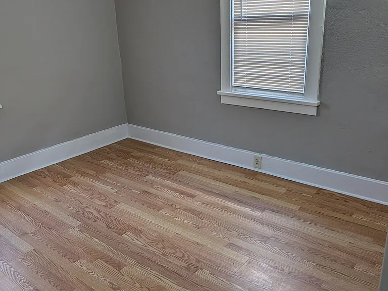 921 W 46th St — Photo 12