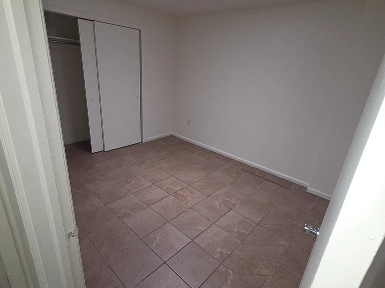 34 Railroad St #6 — Photo 5
