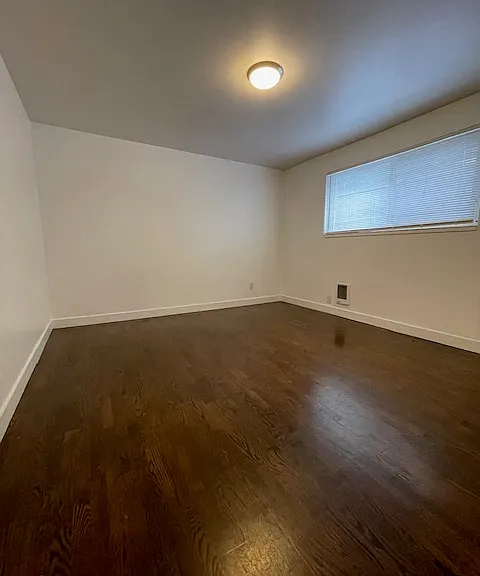 Brandon Court — Photo 1