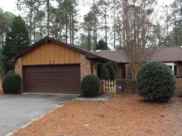 819 Myrtlewood Ct, Southern Pines, NC 28387