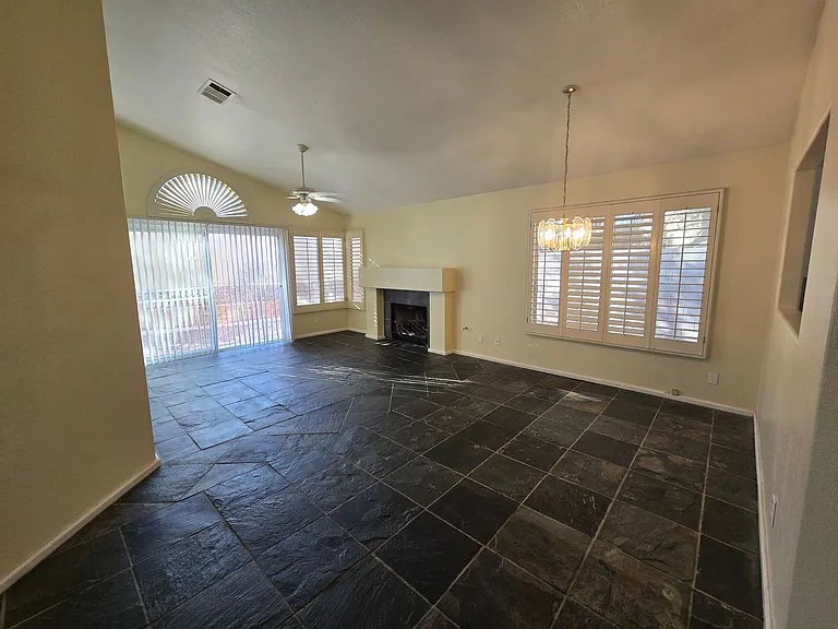 2417 Bloomington Dr — Photo 7