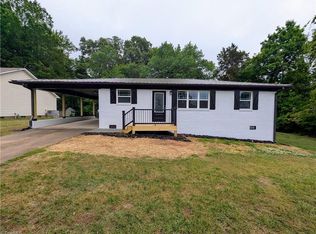 1892 Lake Rd, Thomasville, NC 27360