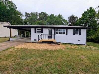 1892 Lake Rd, Thomasville, NC, 27360