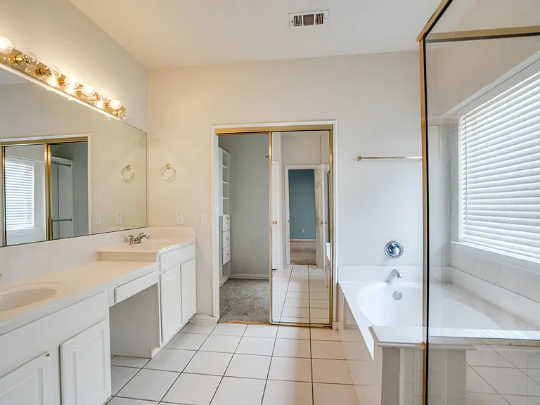 4529 Burnhill Dr — Photo 8