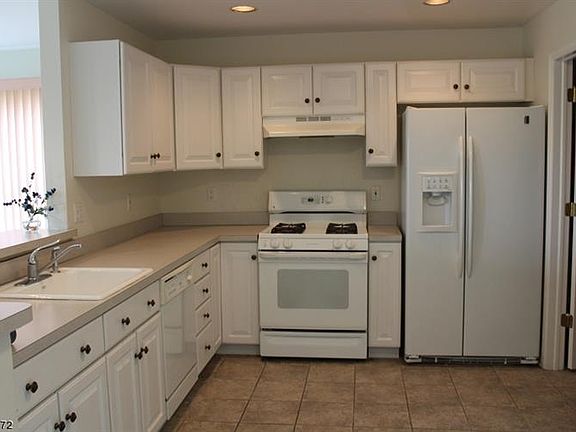 3rd image of 9 Beardslee Cir #507