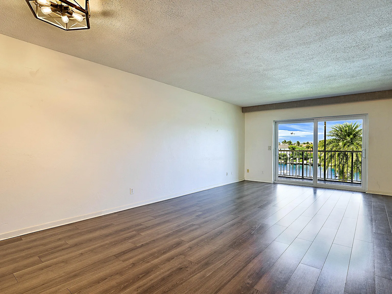 River House Terrace Condo — Photo 3