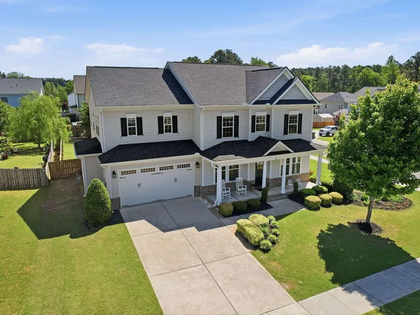 768 Kerr Lake Dr, Fuquay Varina, NC 27526