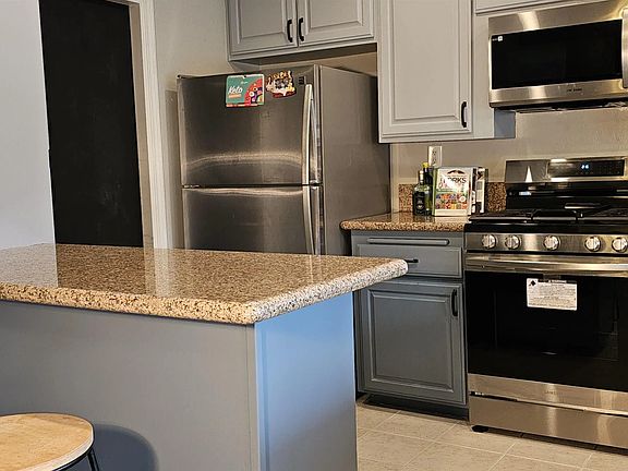 3rd image of 1068 E Bradley Ave