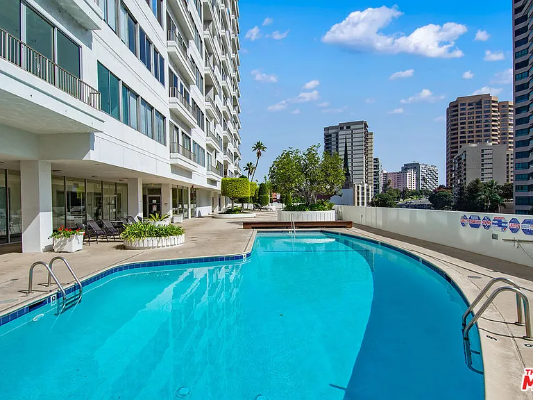 10501 Wilshire Blvd #1812 — Photo 25