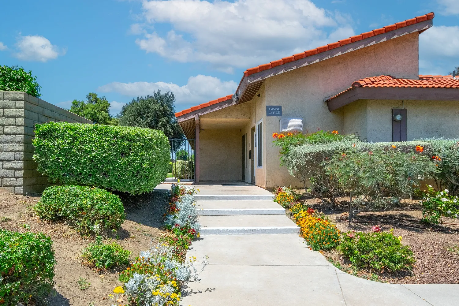 Vista View Apartments — Photo 1