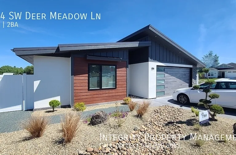 224 SW Deer Meadow Ln — Photo 2