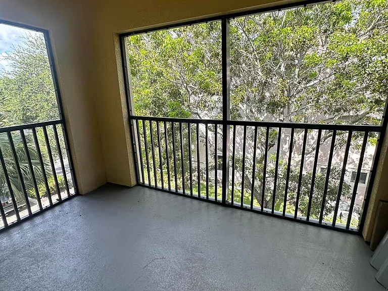 3020 Alcazar Pl #303 — Photo 27