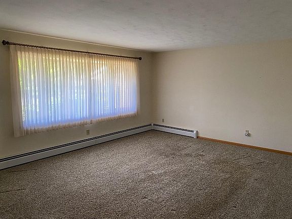 3rd image of 1178 Greenfield Dr