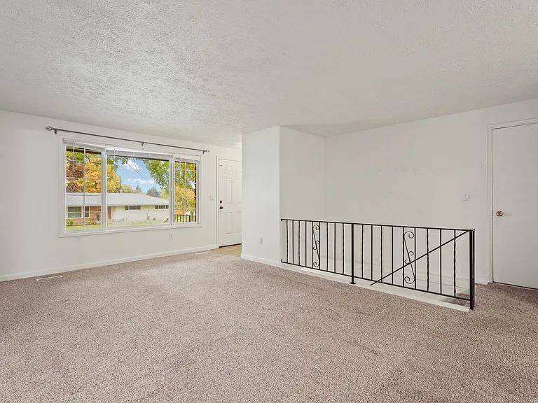 13406 E 10th Ave #2 — Photo 5