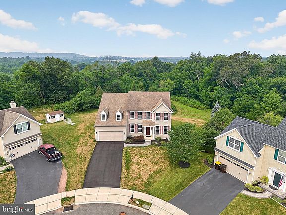 2nd image of 1100 Autumnview Ln