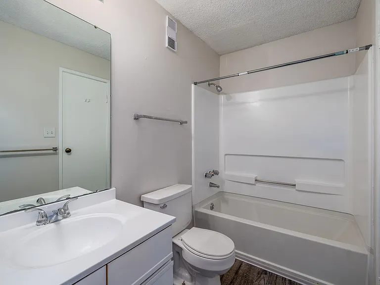 Falcon Point Apartments — Photo 21