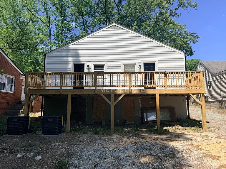114 E Club Blvd #A — Photo 19