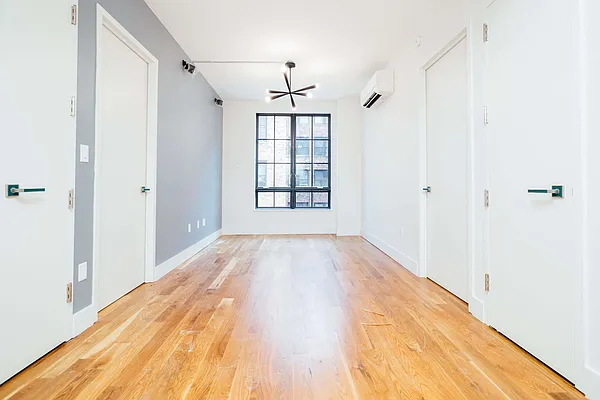 Rented by Nooklyn NYC LLC | media 82
