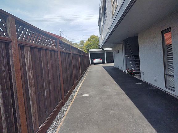 3rd image of 952 Chula Vista Ave #1