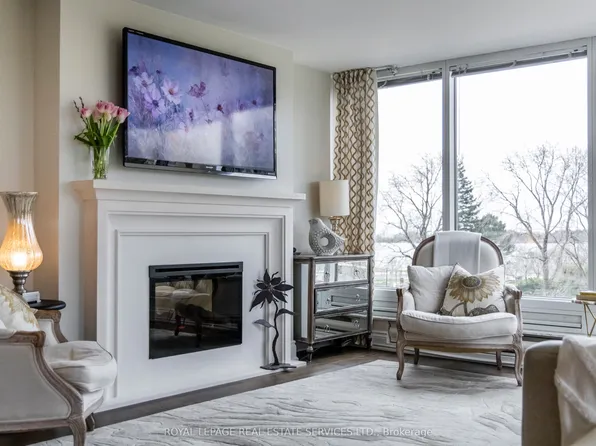 1 Palace Pier Ct #309, Toronto, ON M8V 3W9