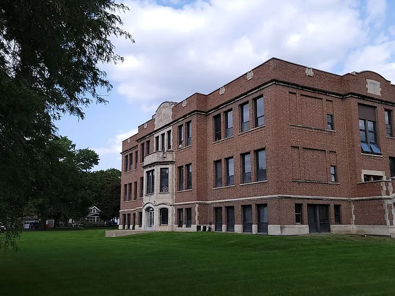 Come Home to Peterson Square Apartments — Photo 20