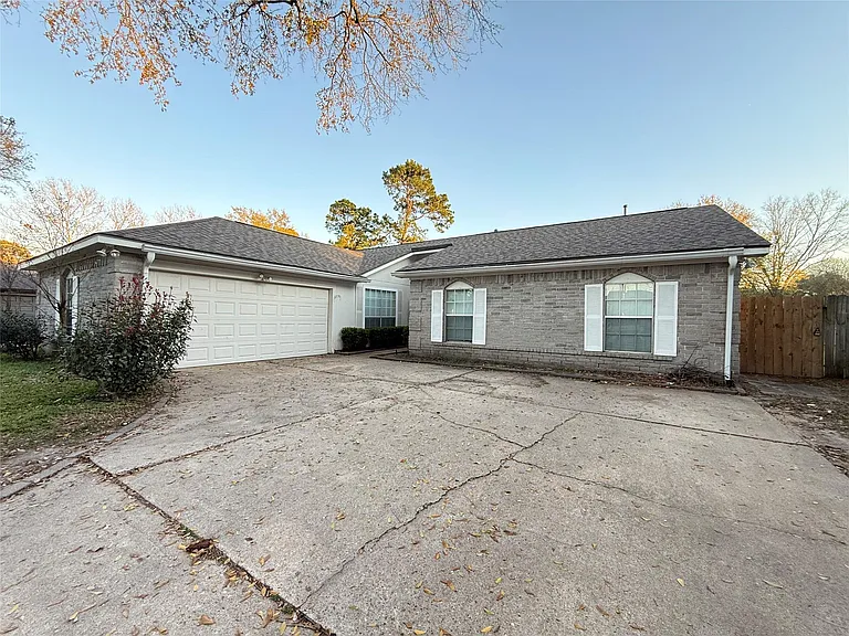 15307 Pebble Lake Dr — Photo 1