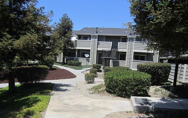 1st image of 56 Castlecrest Dr