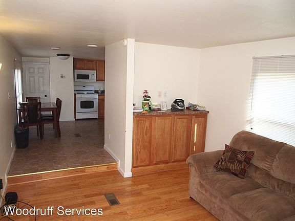 2nd image of 70 Oak Hills Ln