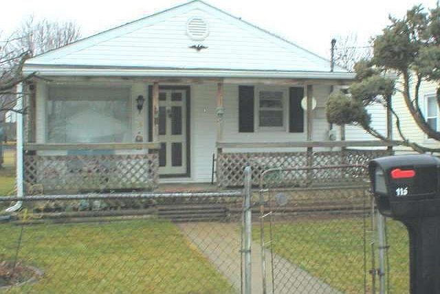 1st image of 115 S Roosevelt Ave