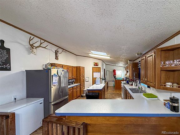 5th image of 2446 Tower Avenue