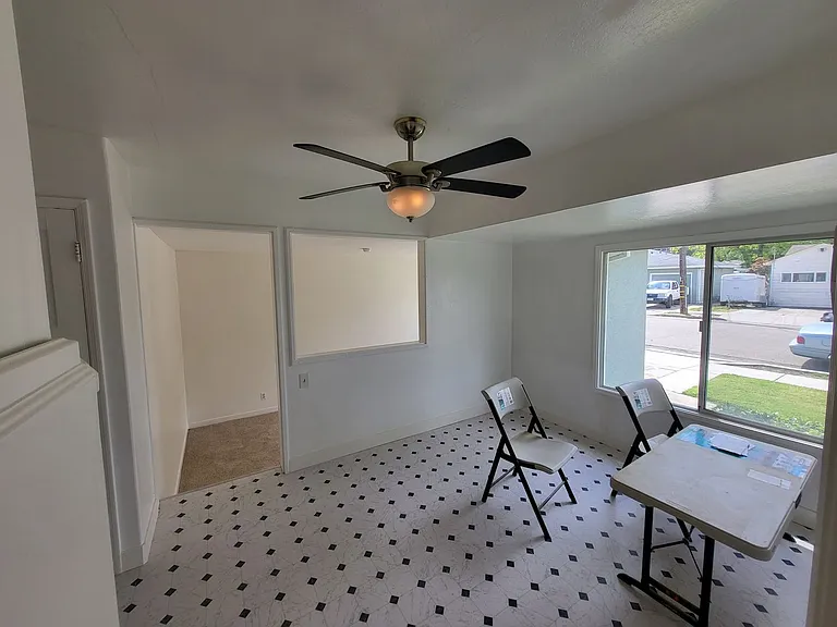 555 W Whittier Ave — Photo 9