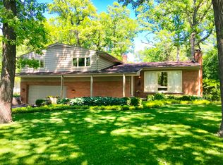 575 Forest Hill Rd, Lake Forest, IL 60045