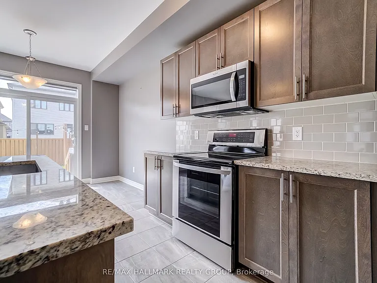 1110 Beckett Cres — Photo 18