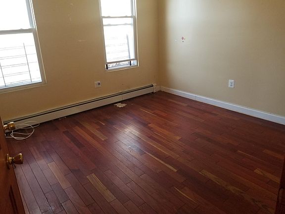 3rd image of 727 E 213th St Floor 2