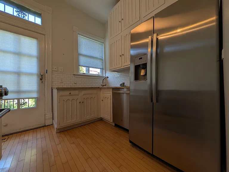 730 S Claremont Ave — Photo 5