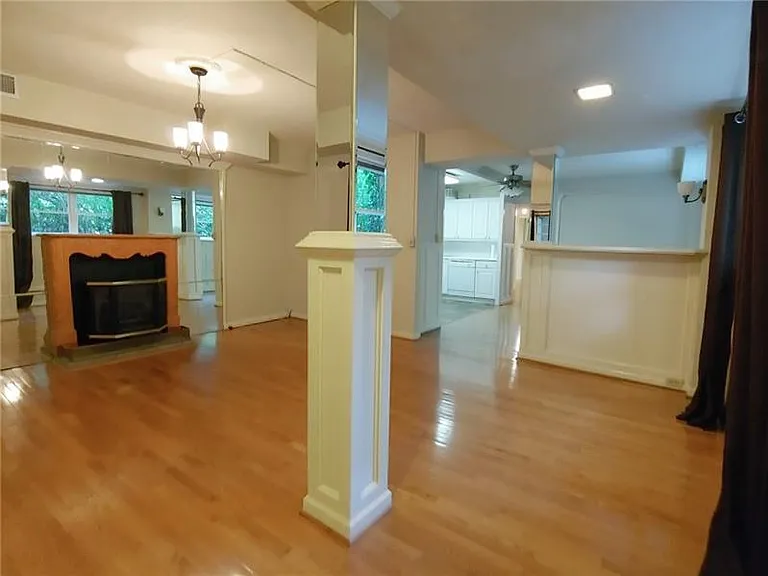76 Laurel Forest Cir NE — Photo 2