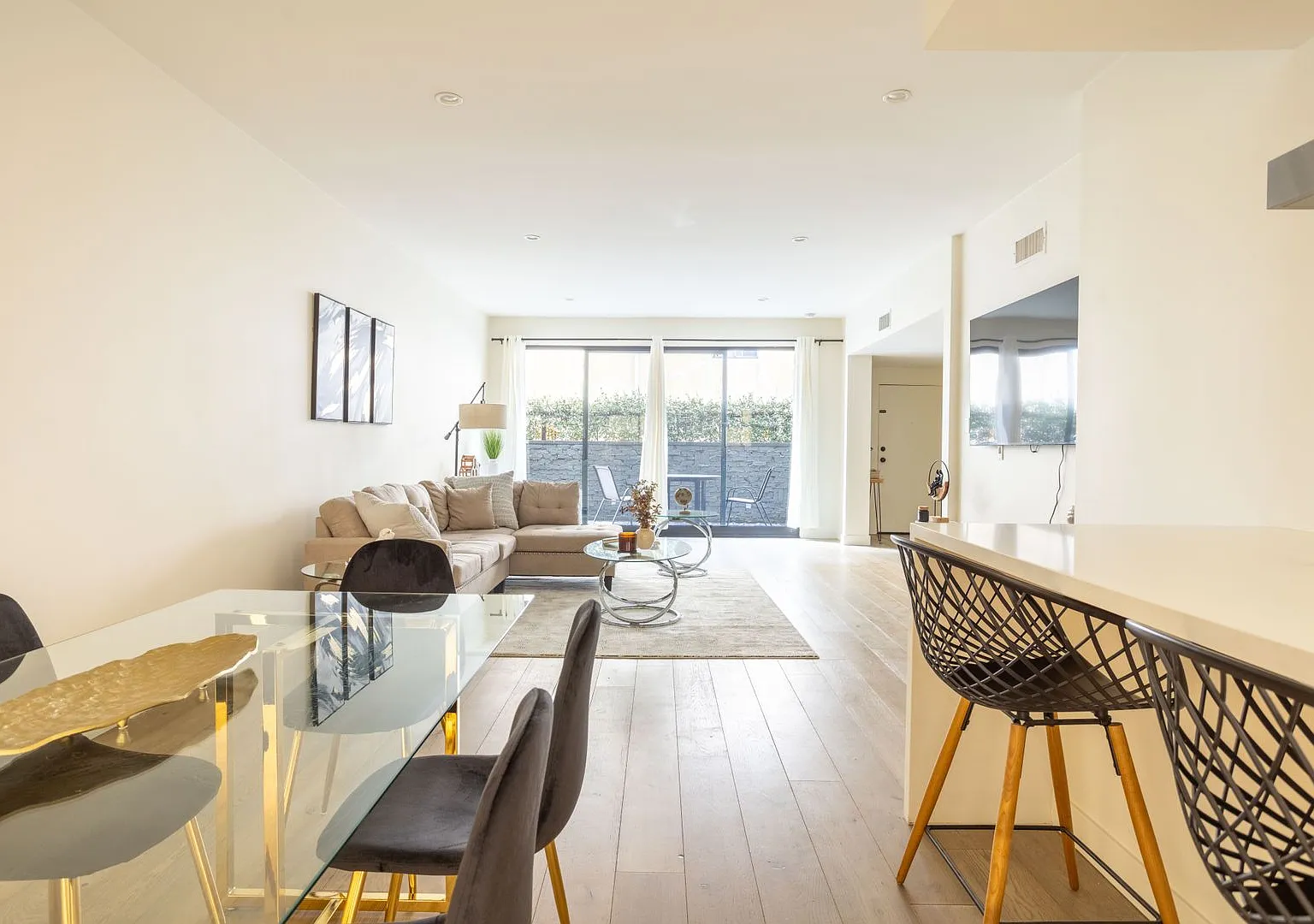 Welcome to 1823 N Fuller Ave 2 bed + 2.5 bath townhouse - where luxury meets serious style — Photo 4
