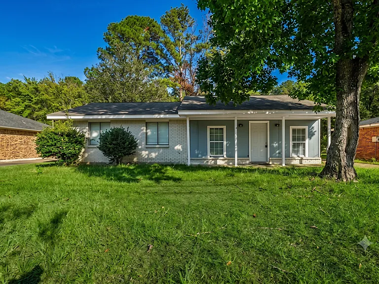 6458 Pinebrook Dr — Photo 1