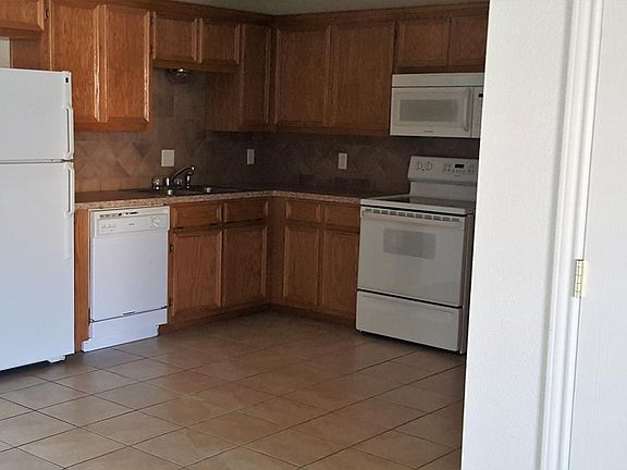 3rd image of 404 Primrose Dr Unit B