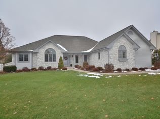 W146N7075 Winter Hollow Dr, Menomonee Falls, WI 53051