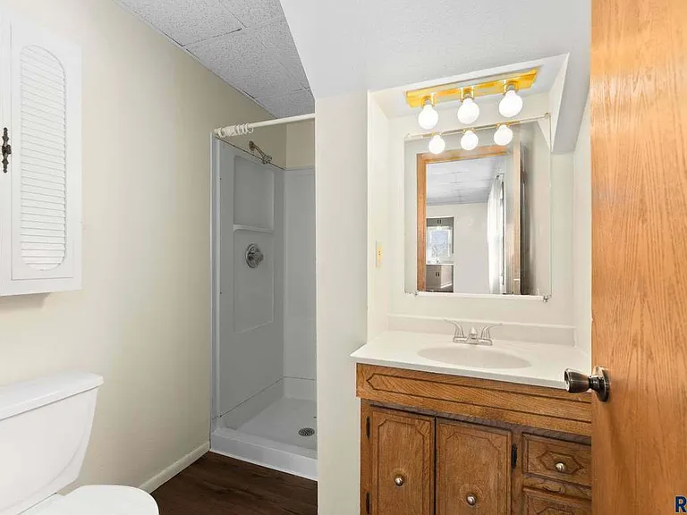 1409 E Nye St — Photo 8