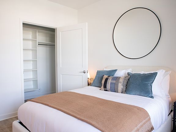 4th image of 1000 Harlow Cir #6206