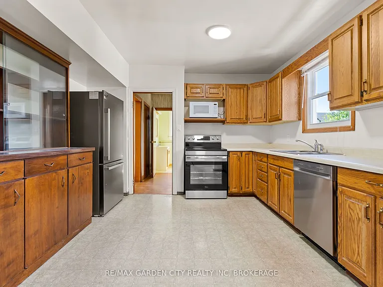 1828 Decew Rd — Photo 10