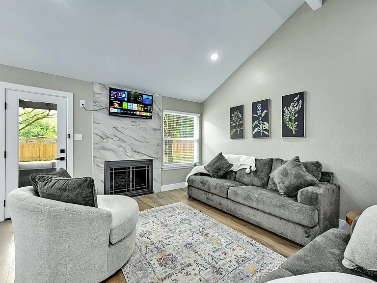 1807 Krizan Ave — Photo 3