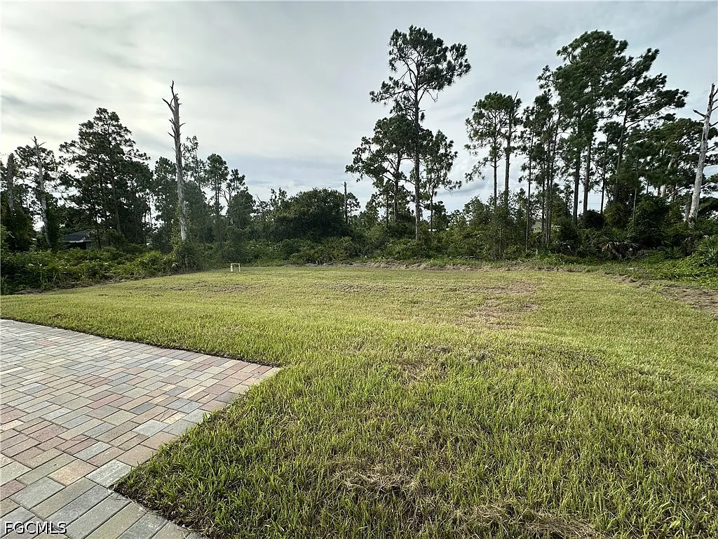 3 bed, 2.0 bath, 1050 sqft, $2,000 — Photo 2
