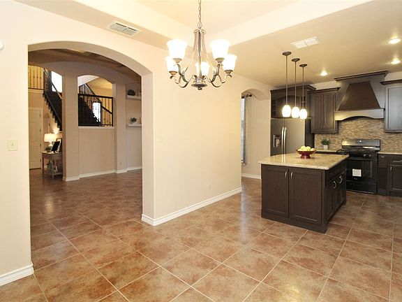 4th image of 105 Queen Palm Dr