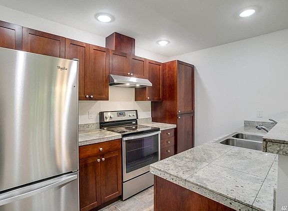 2nd image of 25025 SE Klahanie Blvd APT E302